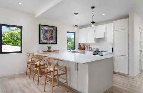 Lower Carlton House | Steps to Beach, Pool, Free Beach Club Access, Ocean/Sunset Views & Spacious!