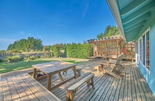 Long Beach House | Steps to Beach , Pets Ok, Fenced Yard, Fireplace (SeaNest)