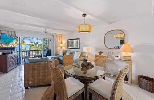 Nazareth Condo | Steps to Beach: Pool, Hot Tub, Restaurant, Gated