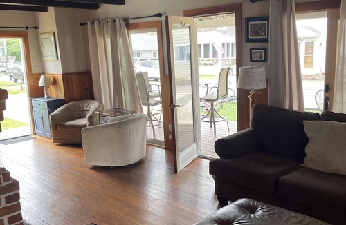 Ocean Bluff-Brant Rock House | Steps to Beach
