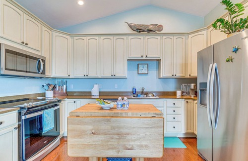 Cedar Key House | Steps to Beach: Waterfront Cedar Key Home!