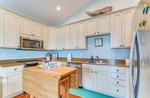 Cedar Key Cottage | Steps to Beach: Waterfront Cedar Key Home!