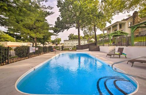 Downtown Branson House | Steps to Branson Landing: Cozy Downtown Cottage!