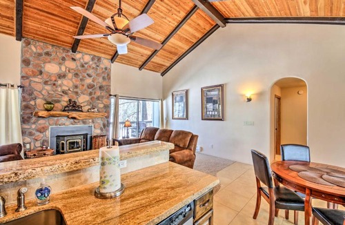 Pinetop House | Steps to Golf Course: Condo w/Grill in Pinetop!
