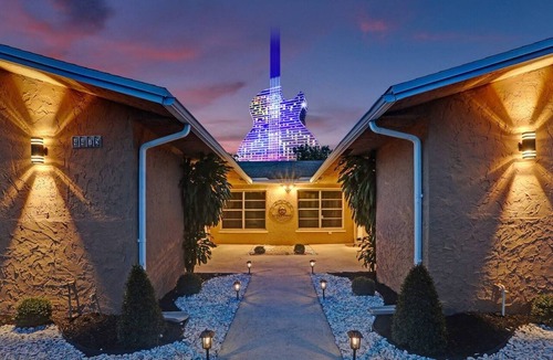 Hollywood Apartment | Steps to Hardrock! Managed by BNR Vacation Rentals