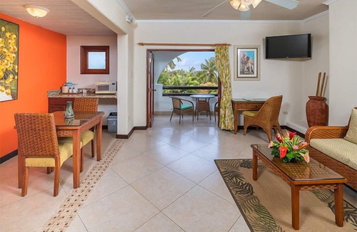 Maynards Hotel | Steps to Heywood Beach and Port St. Charles Marina! 2 Ocean View Units! Pools!