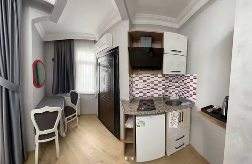 Sultanahmet Apartment | Steps to History 4.Floor Balcony
