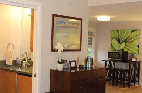 Kahala Apartment | Steps to Kahala Beach, quiet, King bed, patio, parking, A/C, kitchenette & BBQ