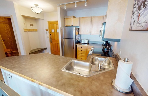 River Run Condo | Steps to Keystone Weddings, Gondola, Dining! 3 Hot Tubs, Pool, Elevator