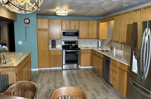 Lakeside Villa | Steps to Lake Erie near Lakeside & Port Clinton - Private Hot Tub & Recreation