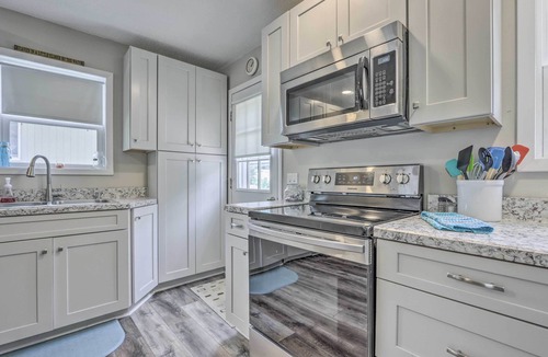 Camdenton Cottage | Steps to Lake of the Ozarks: Family Home w/Views!