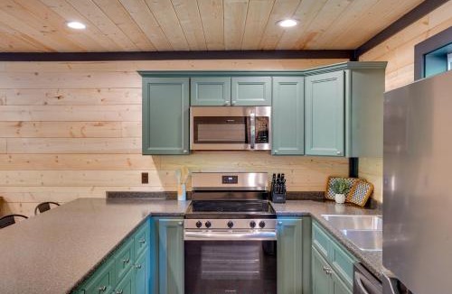 Murray House | Steps to Lake! Pet-Friendly Murray Retreat w/Deck