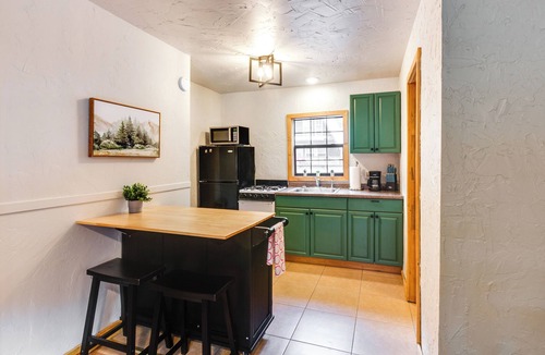 Red River Apartment | Steps to Main Street! Cozy Red River Getaway