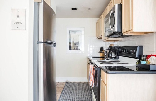 Boston Financial District Apartment | Steps to North End, Aquarium, and all Touristy spots. Nearby to Hospitals, ideal for medical stays.