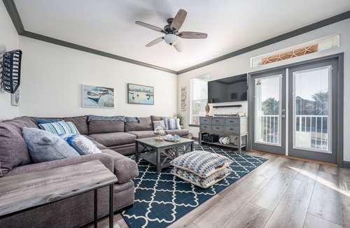 Villages of Crystal Beach House | Steps to Oasis Pool & Beach, 2 Living Areas, Games 6Bedrooms