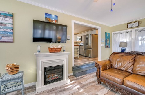 Garden City Cottage | Steps to Ocean: Surfside Beach Home w/Patio