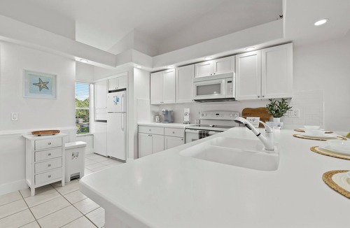 Naples Condo | Steps to Pool & Pickleball Naples Resort 2BR Near Golf & Beaches
