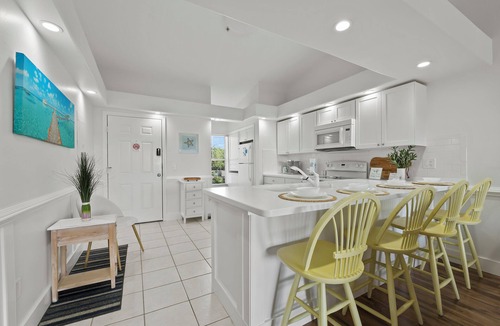 Naples Condo | Steps to Pool & Pickleball Naples Resort 2BR Near Golf & Beaches