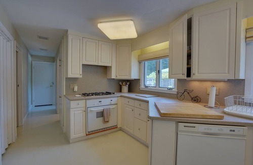 Marblehead House | Steps to Preston Beach! Family Home w/Backyard