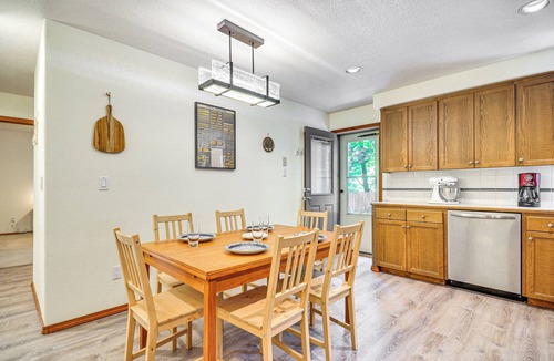 Mount Hood Village Cottage | Steps to River! Rhododendron Family Retreat