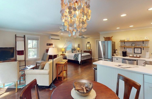 Olde Town Apartment | Steps to Riverfront: Dtwn Bluffton Studio!