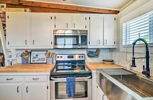 Surfside Beach Cottage | Steps to Sand: Surfside Beach Gem w/Large Yard