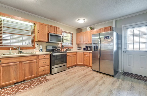 Crescent Beach Cottage | Steps to Sea! Family Getaway in North Myrtle Beach