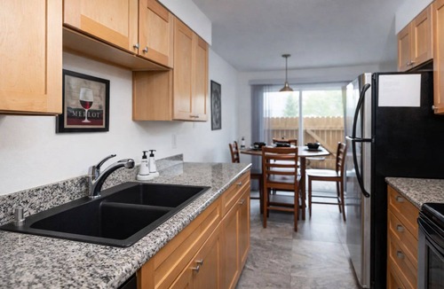 Seaside Condo | Steps to Seaside Beach | Summer Escape | 3BR, Pets