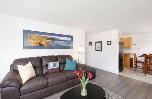 Seaside Condo | Steps to Seaside Beach | Summer Escape | 3BR, Pets