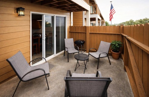 Seaside Condo | Steps to Seaside Beach | Summer Escape | 3BR, Pets