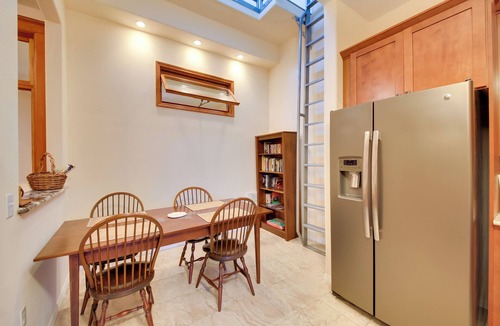 Wallace Apartment | Steps to Shops & Dining: Historic Dtwn Wallace Gem