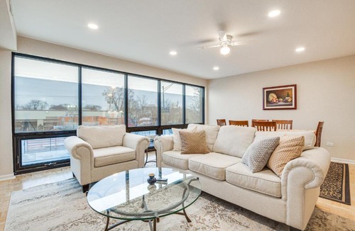 Chicago Apartment | Steps to Shops & Eats: Apt in Portage Park!