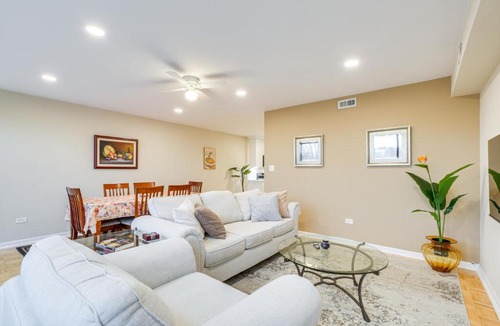 Chicago Apartment | Steps to Shops & Eats: Apt in Portage Park!