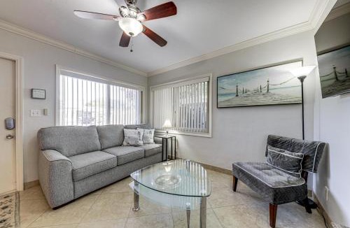 Pompano Beach Villa | Steps to Shore! 2 Pompano Beach Villas w/Pool