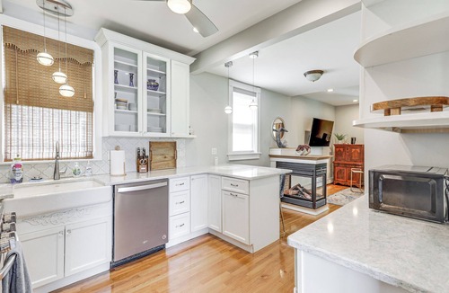Winthrop Apartment | Steps to Short Beach: Ocean-View Apt w/Deck!