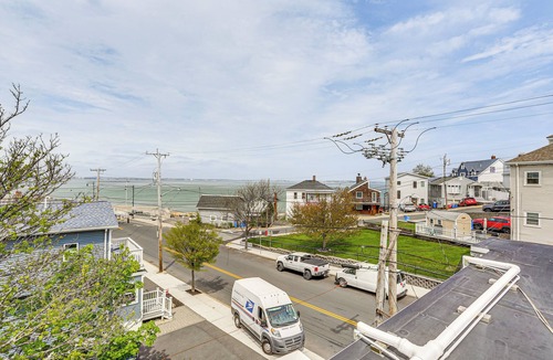 Winthrop Apartment | Steps to Short Beach: Ocean-View Apt w/Deck!