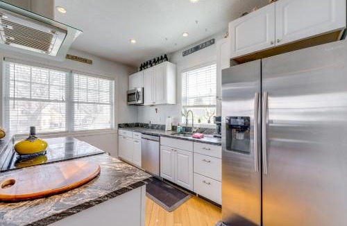 York Beach House | Steps to Short Sand Beach Retreat with Game Room!