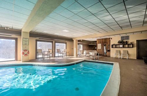West Dover House | Steps to Ski Shuttle! Snow Mountain Village Condo