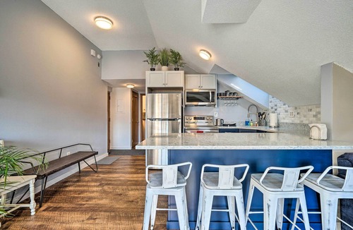 West Dover Condo | Steps to Ski Shuttle! Snow Mountain Village Condo