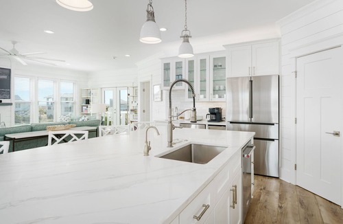 South Beach House | Steps to the Beach: 6BR Gem/Ocean Views/BHI + Shoals Club/2 Carts