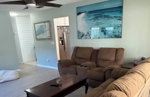 Ormond Shores Estates House | Steps to the beach & close to International speedway, Daytona & Flagler beach,