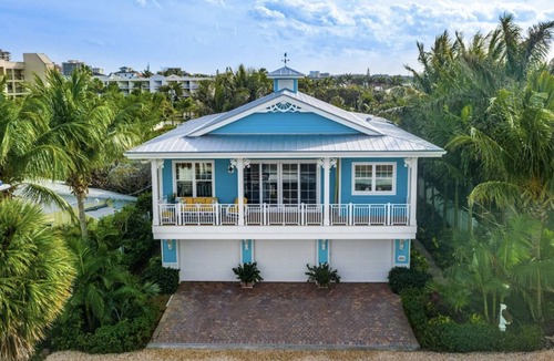 Juno Beach Apartment | Steps to the Ocean-1 Bd/1Ba Quiet Beach Apartment- Beautiful Sunrises Await You