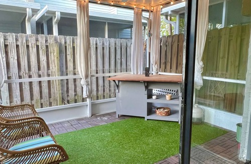Melbourne Beach House | Steps to the Sand – 2BR Melbourne Beach Townhome