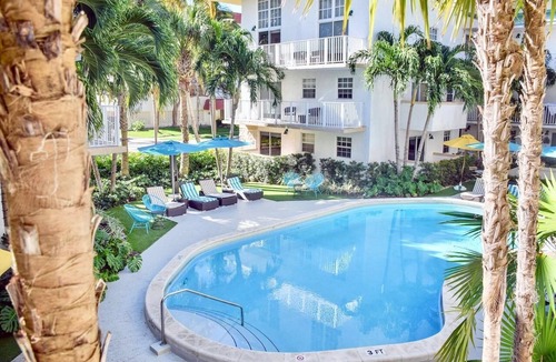 Key Biscayne Apartment | Steps to the Sand, Cozy 1 Bedroom Getaway with Pool -