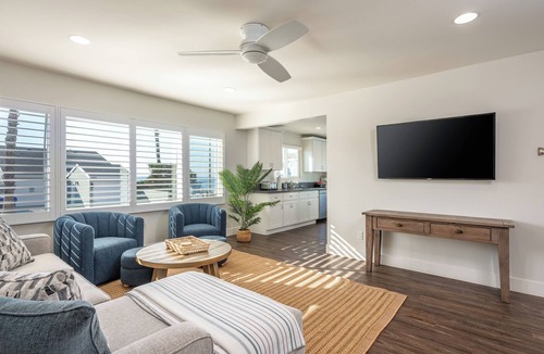 South Oceanside Apartment | Steps to the Shore – Entire 7‑Unit Coastal Retreat