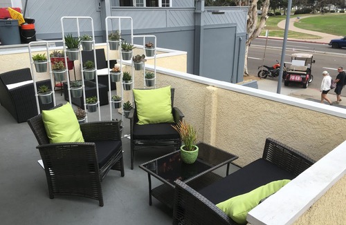 Mission Beach Apartment | Steps to the water on both sides!