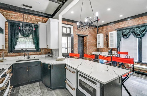 Stockade Historic District Apartment | Steps to Union College: Home w/Shared Yard!