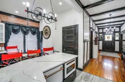 Stockade Historic District Apartment | Steps to Union College: Home w/Shared Yard!