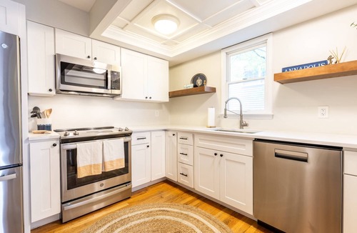 Historic District House | Steps to USNA Gate 3, On-Site Parking & Private Patio at Historic Gatehouse