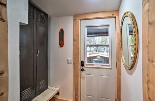 Sturgeon Bay Apartment | Steps to Waterfront & Dtwn: Sturgeon Bay Escape!
